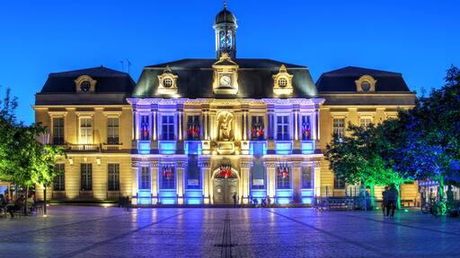L'hôtel de ville (town hall) in Troyes, France at night