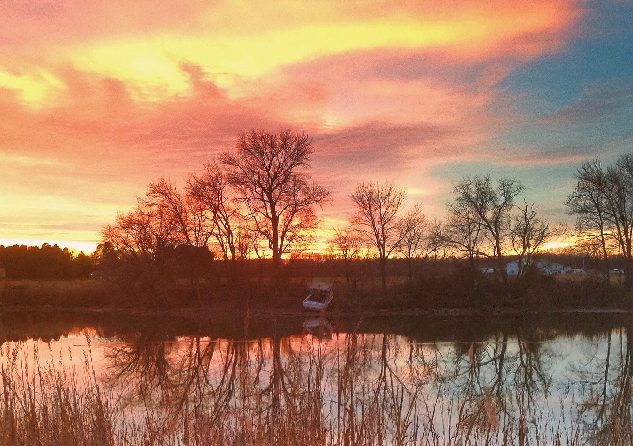 The Great Hall - Edinburgh Castle

Antique swords and pistols adorn the walls in the Great Hall. Beautiful ornate woodwork throughout the hall.