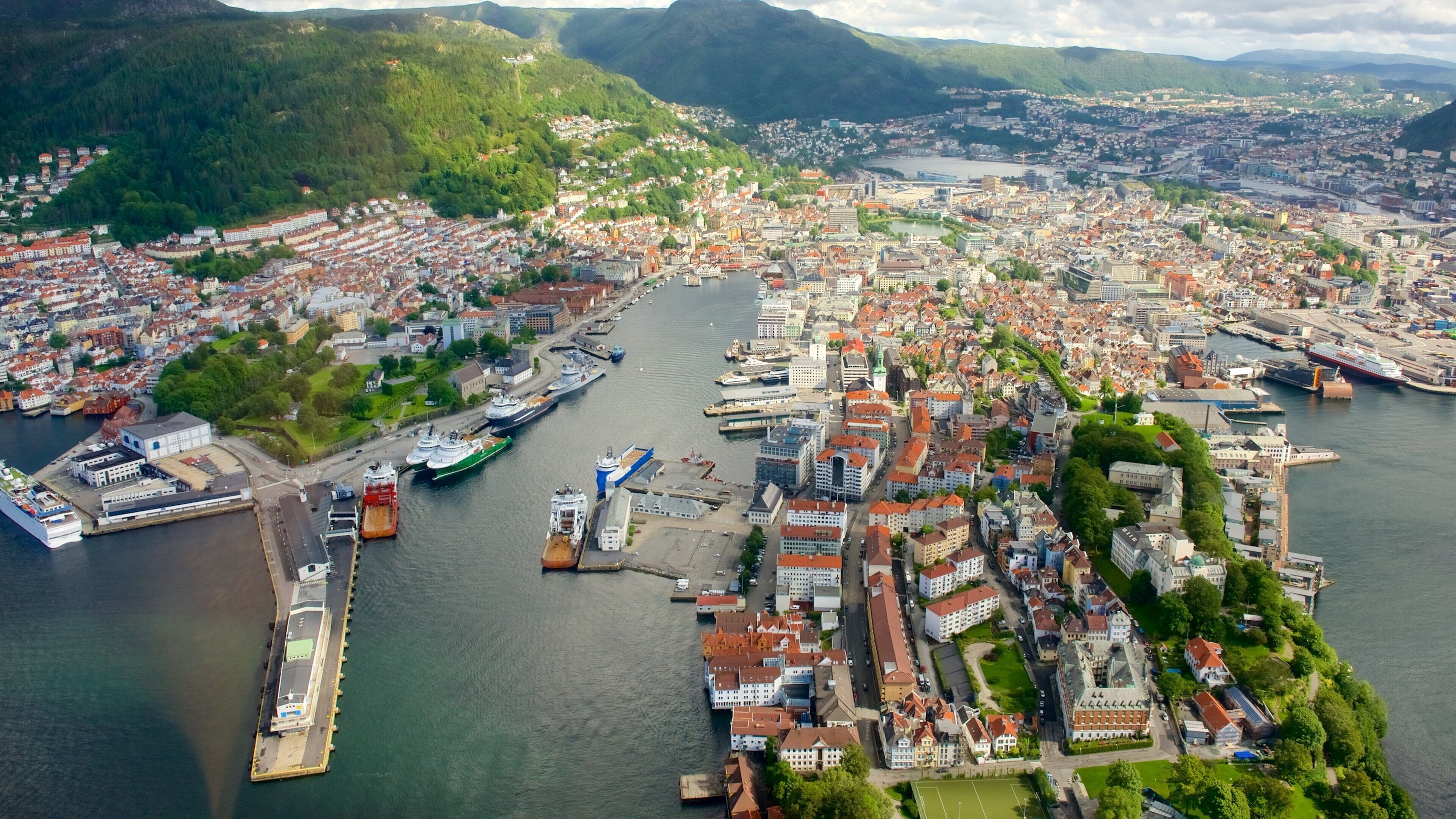 Bergen fasiliteter samt by