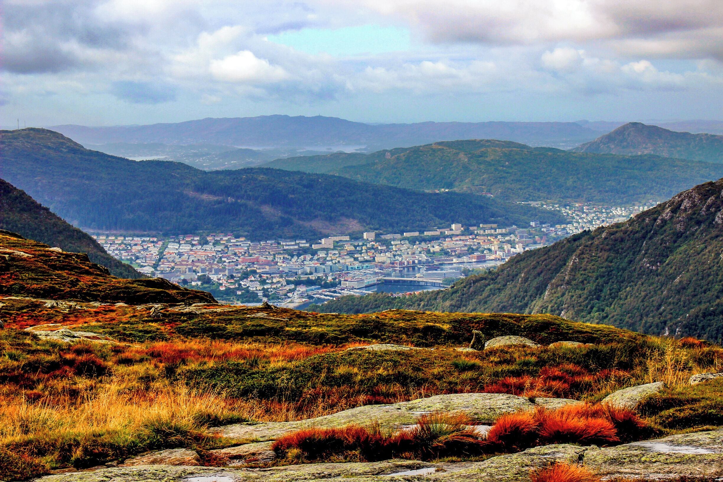 Hiking the local favourite Vidden Trail from Mt Ulriken to Mt Floiyen overlooking Bergen.