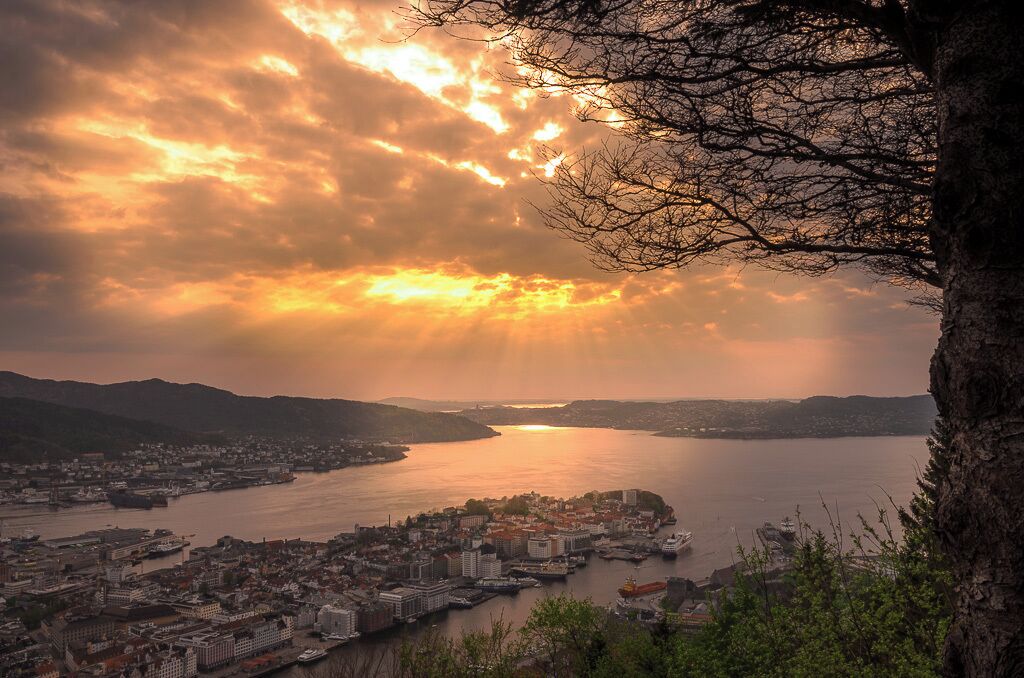 Bergen on the west coast of Norway is a great place for a long weekend. There is some interesting history as it was a major Hanseatic trading port, there is nature on the doorstep, fjords just a day-trip away and the weekend nights, while expensive, are a hell of a lot of fun as Norwegians save up all their partying for a special Friday or Saturday but not necessarily every weekend. Given that those who are out are up for a massive good time Bergen is a great place for a weekend. #Bergen  #Norway #WeekendGetaway #panorama #sunset