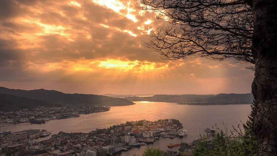 Bergen on the west coast of Norway is a great place for a long weekend. There is some interesting history as it was a major Hanseatic trading port, there is nature on the doorstep, fjords just a day-trip away and the weekend nights, while expensive, are a hell of a lot of fun as Norwegians save up all their partying for a special Friday or Saturday but not necessarily every weekend. Given that those who are out are up for a massive good time Bergen is a great place for a weekend. #Bergen #Norway #WeekendGetaway #panorama #sunset