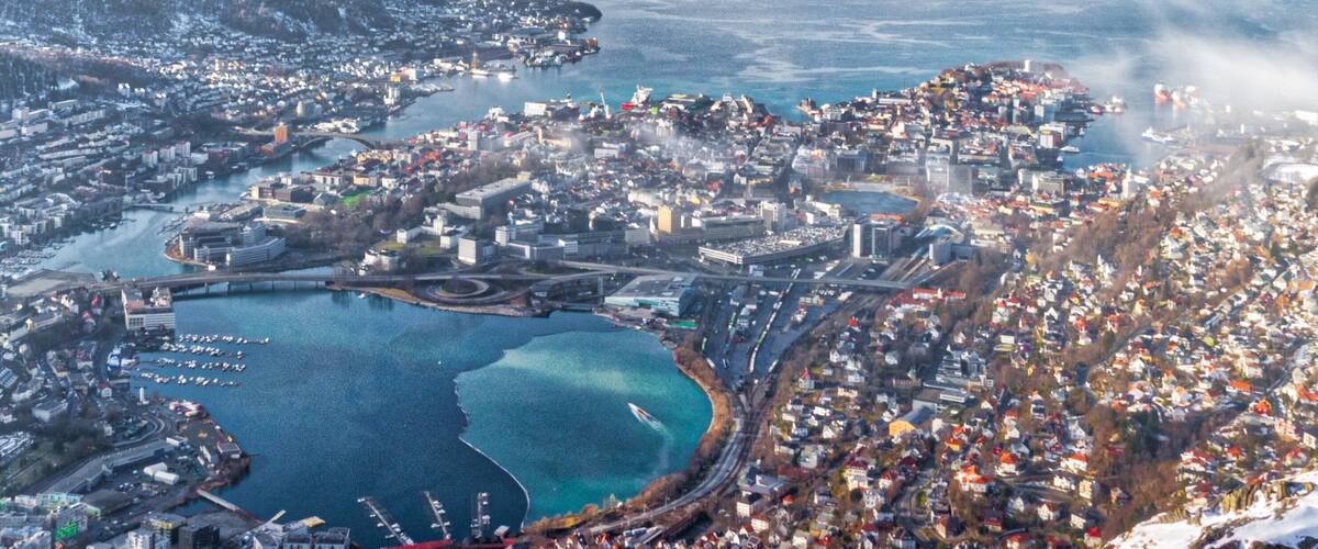 🏔️A view of Bergen above the clouds - Bergen - Hordaland - Norway🇳🇴
📷Nikon D7500 - ISO 100 - Nikkor 18-200mm lens f3.5-5.6 G - 18mm - f/22 6,0 sec - ND Filter
➡️It is said that Bergen is surrounded by the Seven Mountains🏔️ (Norwegian: De sys fjell), and it is often called “the city between the seven mountains”, but in fact it was the playwright🎭 Ludving Holberg who felt so inspired by the seven hills of Rome, that he decided that his home🏠 town must be blessed with a corresponding seven mountains.
🥾According to Bergen Mountain Association, these are the seven mountains around Bergen:
1️⃣Ulriken, 643 meters (2,109 feet).
2️⃣Fløyen -also called Fløyfjellet-, 400 meters (1,313 feet).
3️⃣Løvstakken, 477 meters (1,565 feet).
4️⃣Damsgårdsfjellet, 350 meters (1,148 feet)
5️⃣Sandviksfjellet, 417 meters (1,368 feet)
6️⃣Lyderhorn, 396 meters (1,299 feet)
7️⃣Rundemanen, 560 meters (1,837 feet)
⁉️In any case, which mountains🏔️ belong to the group is unclear, because several of the them are part of the same mountain massif⛰️, and locals👨👩👧👦 still argue which seven they are.
❓Did you know that If you own a television📺 in Norway🇳🇴, you have to pay an annual licensing fee💶 of NOK 3,038.56 (around 314 Euros)?