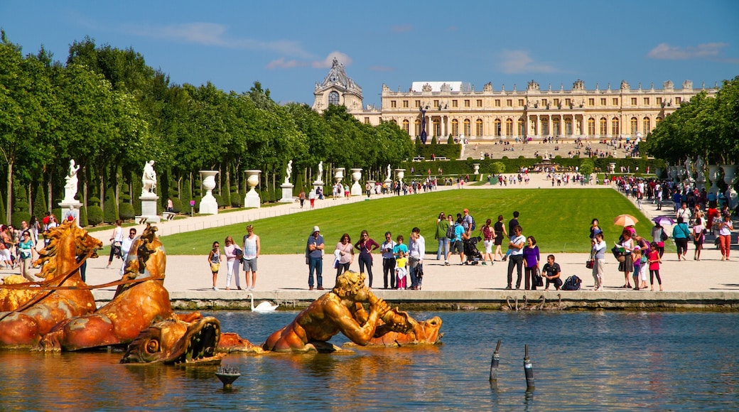 Versailles which includes a statue or sculpture, a garden and heritage elements