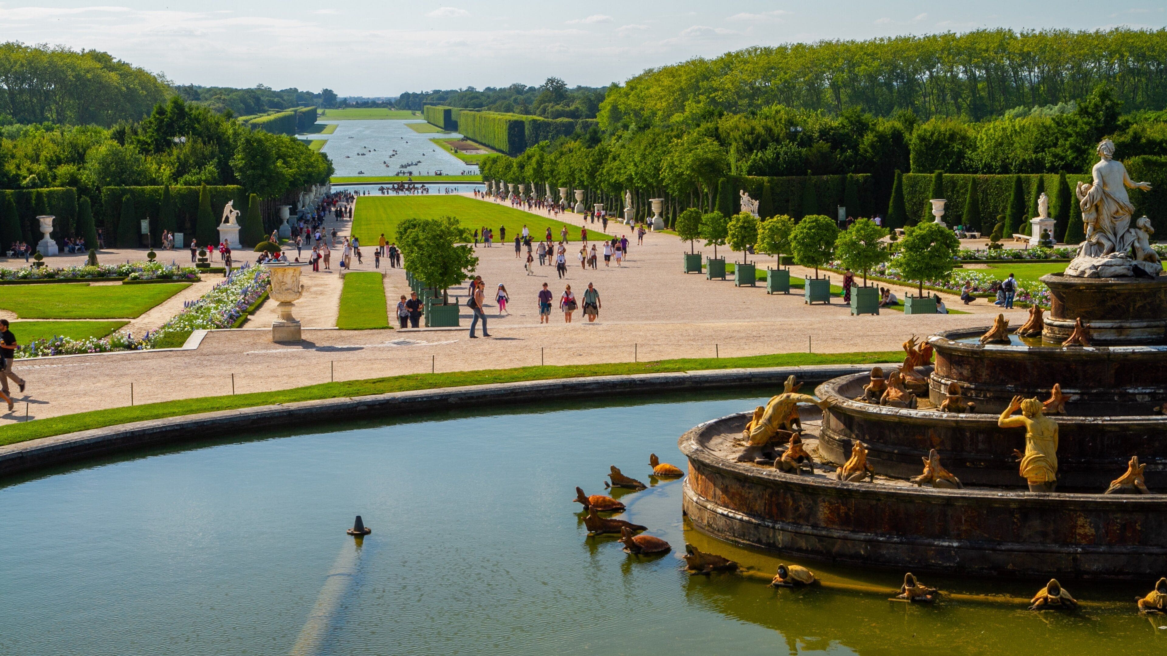 Versailles which includes heritage elements, a garden and a pond