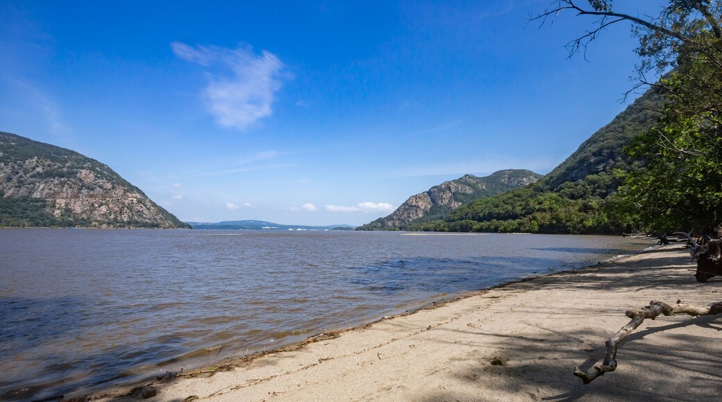 Riverfront view of Breakneck Ridge and Storm King Mountain from Little Stony Point, two highly popular hiking destinations.