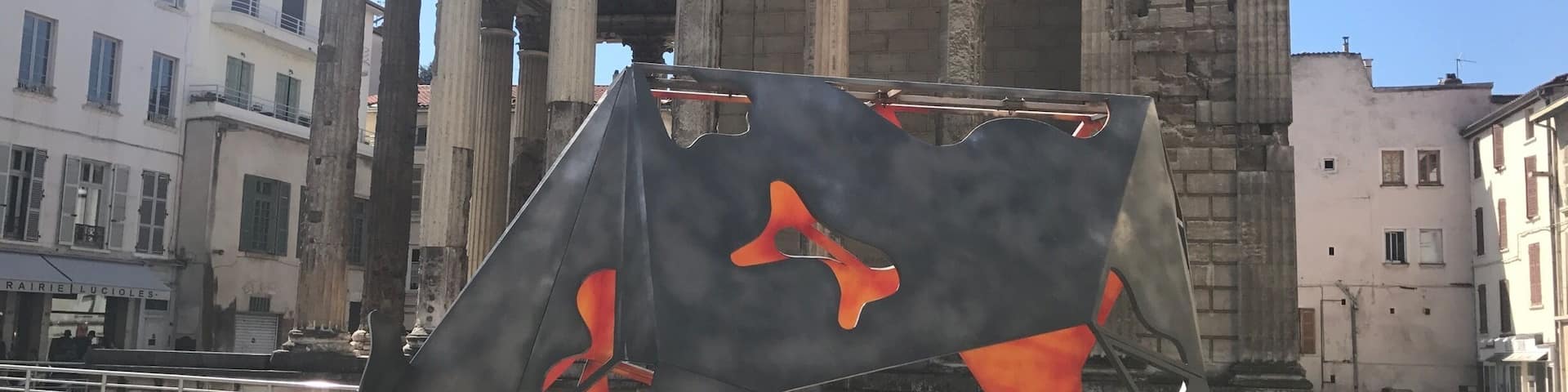 Ă modern iron cow in vienne