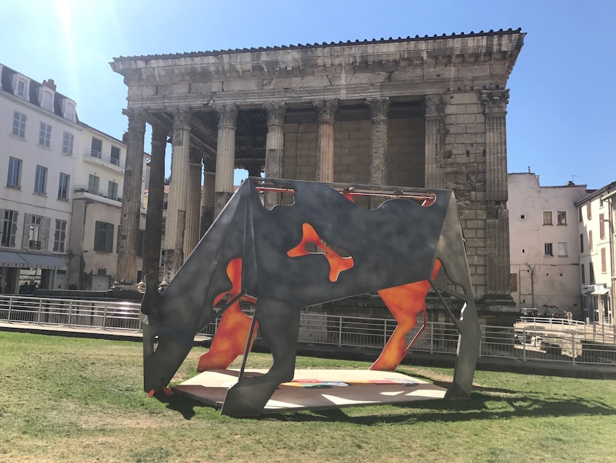 À modern iron cow in vienne