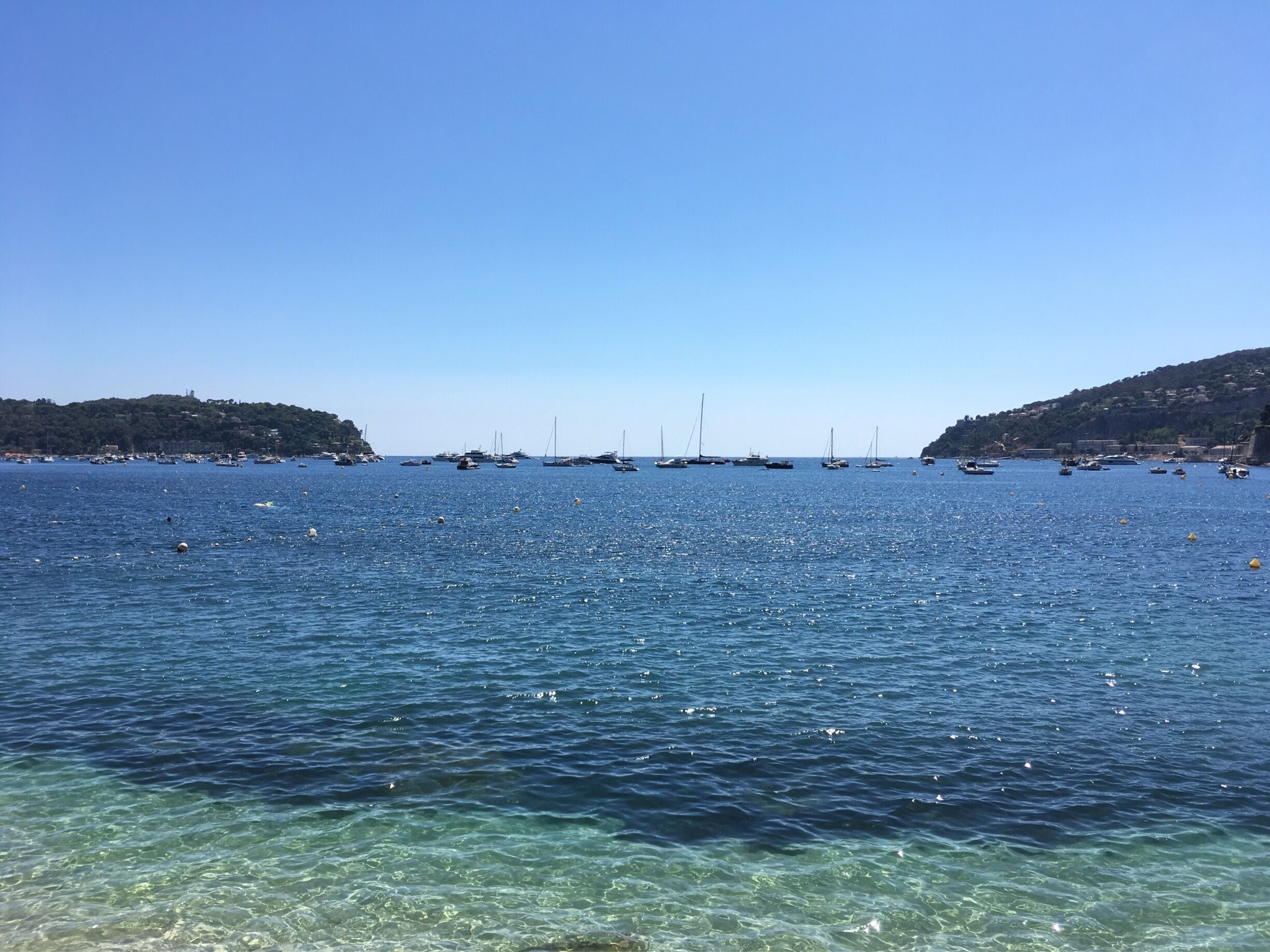 The majestic Villefranche-sur-Mer on the French Côte d’Azur. A perfect place for an afternoon in the Mediterranean sun with a nice cold drink 🍸 
#BVSBlue