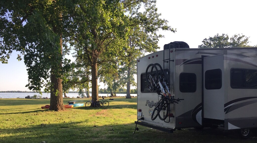 Looking for a campground right on the water? Indian Lake State Park does not disappoint! Full hookups for RVs, with plenty of sites for tents. All for a very reasonable state park price.