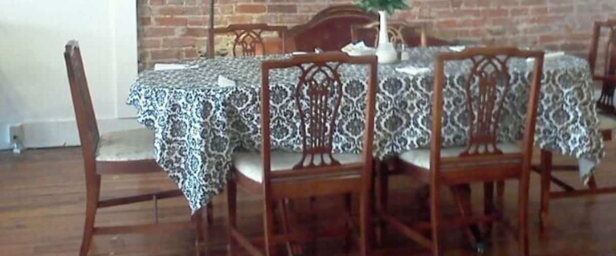 Great home cooked lunch. Service is very extraordinary. Loved it!