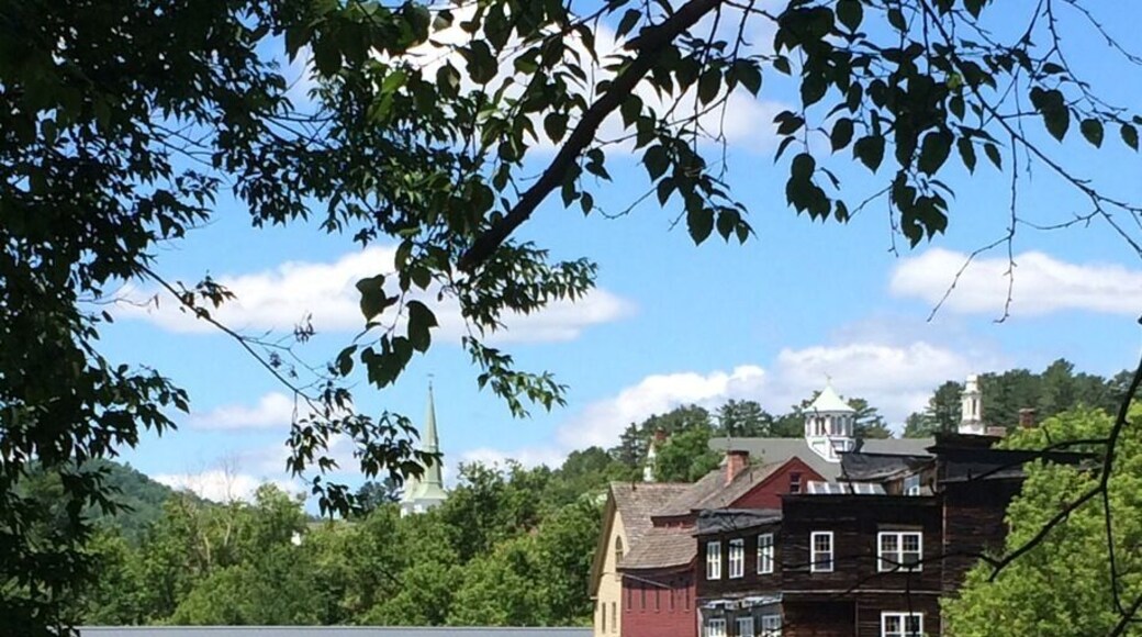 The back of Miller's Cafe along the Ammonoosuc River. #waterlust
#StunningStructures