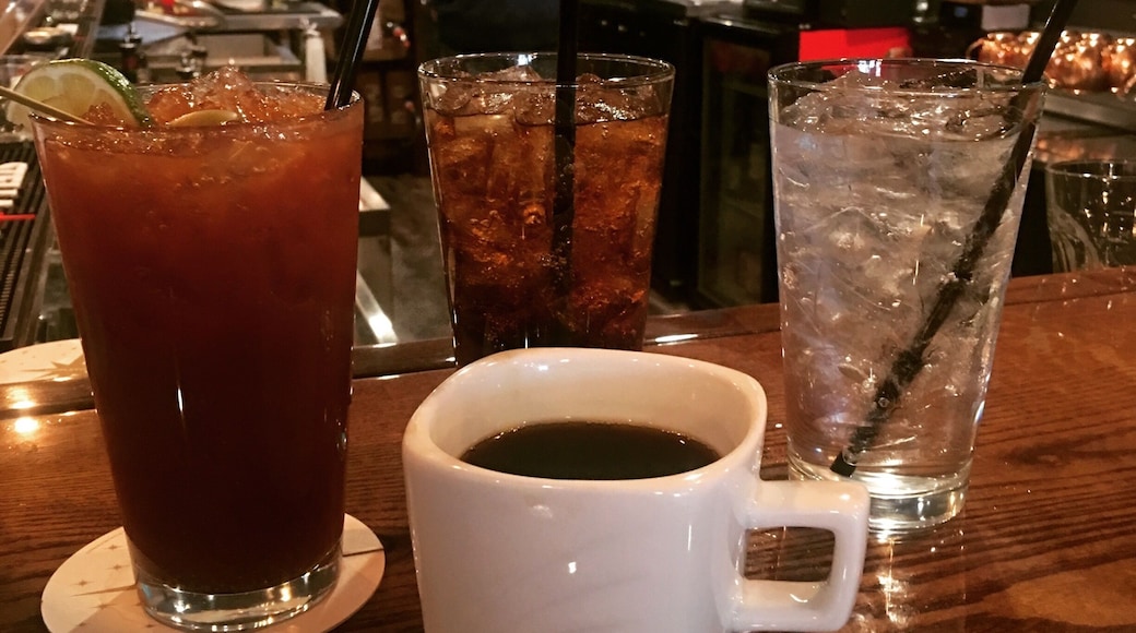 Bloody Mary. Pepsi. Water. Coffee. Perfect hangover cure in my #hometown
Really appreciate this fully stocked bar and the great staff ❤️