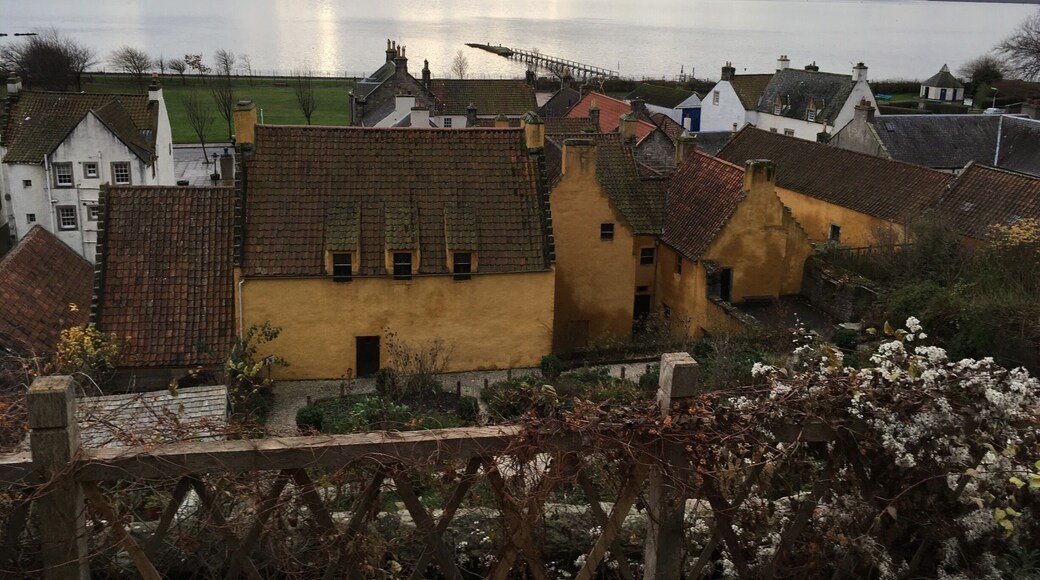 At the back of the palace is a lovely little Graden. If the palace is closed you can still see it by taking the steps at the either side of the palace.