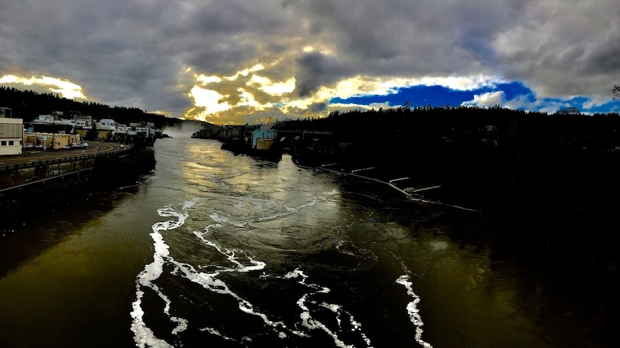 Walk across bridge... great view!!!