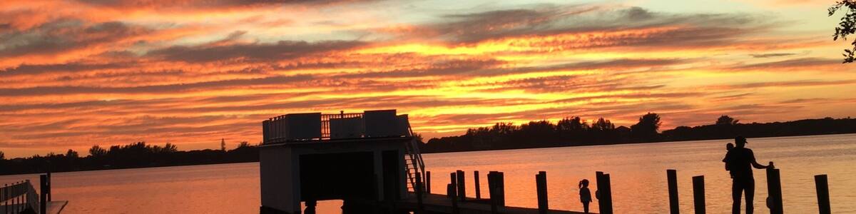 Stopped at Spanish Point and walked to the bay and was pleasantly surprised
with the sunset.