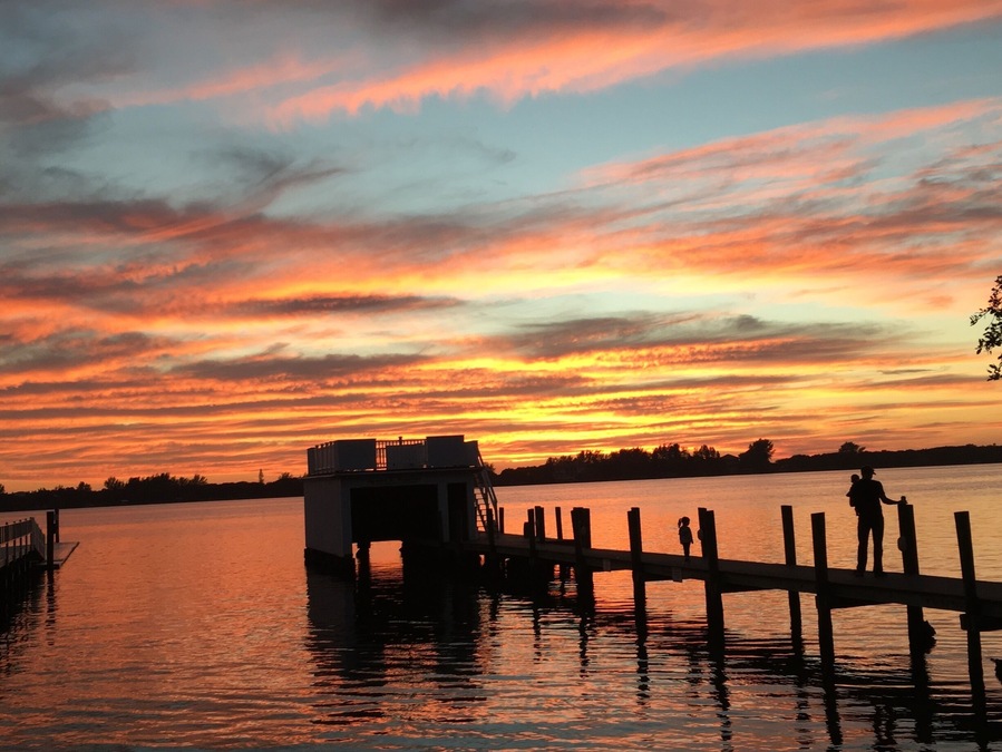 Stopped at Spanish Point and walked to the bay and was pleasantly surprised
with the sunset.