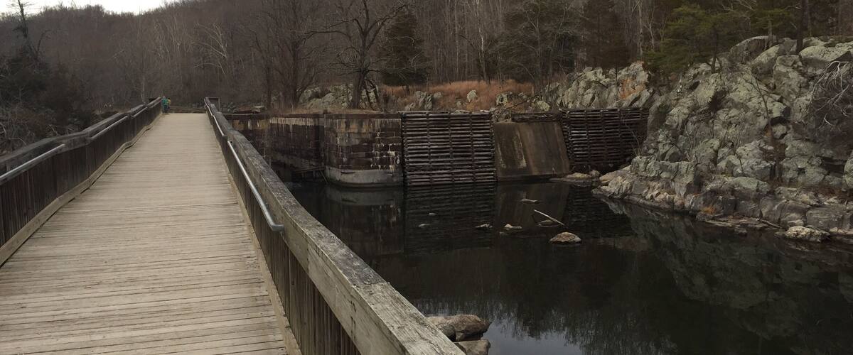 Exiting the Billy Goat Trail, back onto main road you'll pass a few historic areas (think they're called locks🤔) were river boats carrying goods use to traverse the waterways.