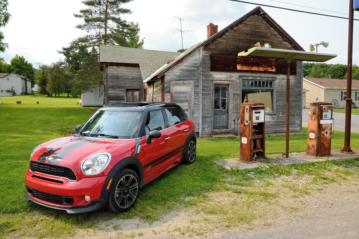 Mini Takes the States 2014 Road Rally Buffalo to Bethlehem Leg: 

Just outside of town this rusty old abandoned gas station looked like a pretty cool place for a photo shoot. I had maybe two minutes to stop but could have easily spent two hours shooting here. 

The best things about a #roadtrip are the unexpected and unplanned things you find !
#minitakesthestates 