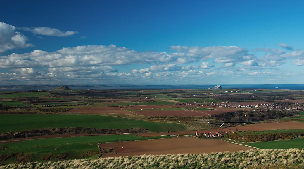 Walk to Hailes Castle
