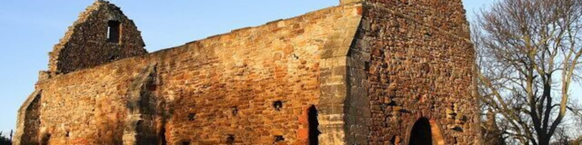 St Martin's Church , Haddington St Martin's Church was originally a chapel belonging to St Mary's Nunnery (located about a mile to the east). It was built in the early 12th century, and was altered in the 13th century when a structure was vaulted and buttresses added. It was probably used by both the nuns and the people of Haddington. In the 17th century, it became a Protestant place of worship but eventually fell into decay. Although there is no visible signs, it is thought that the area around the church was used for burials until the 19th century.
