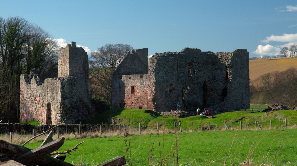 Walk to Hailes Castle