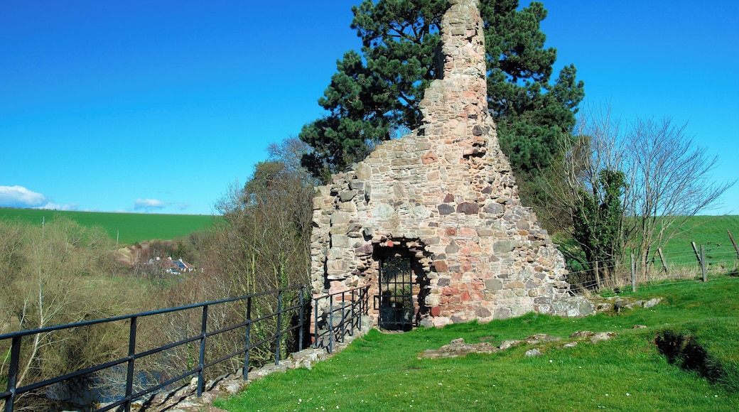 Walk to Hailes Castle
