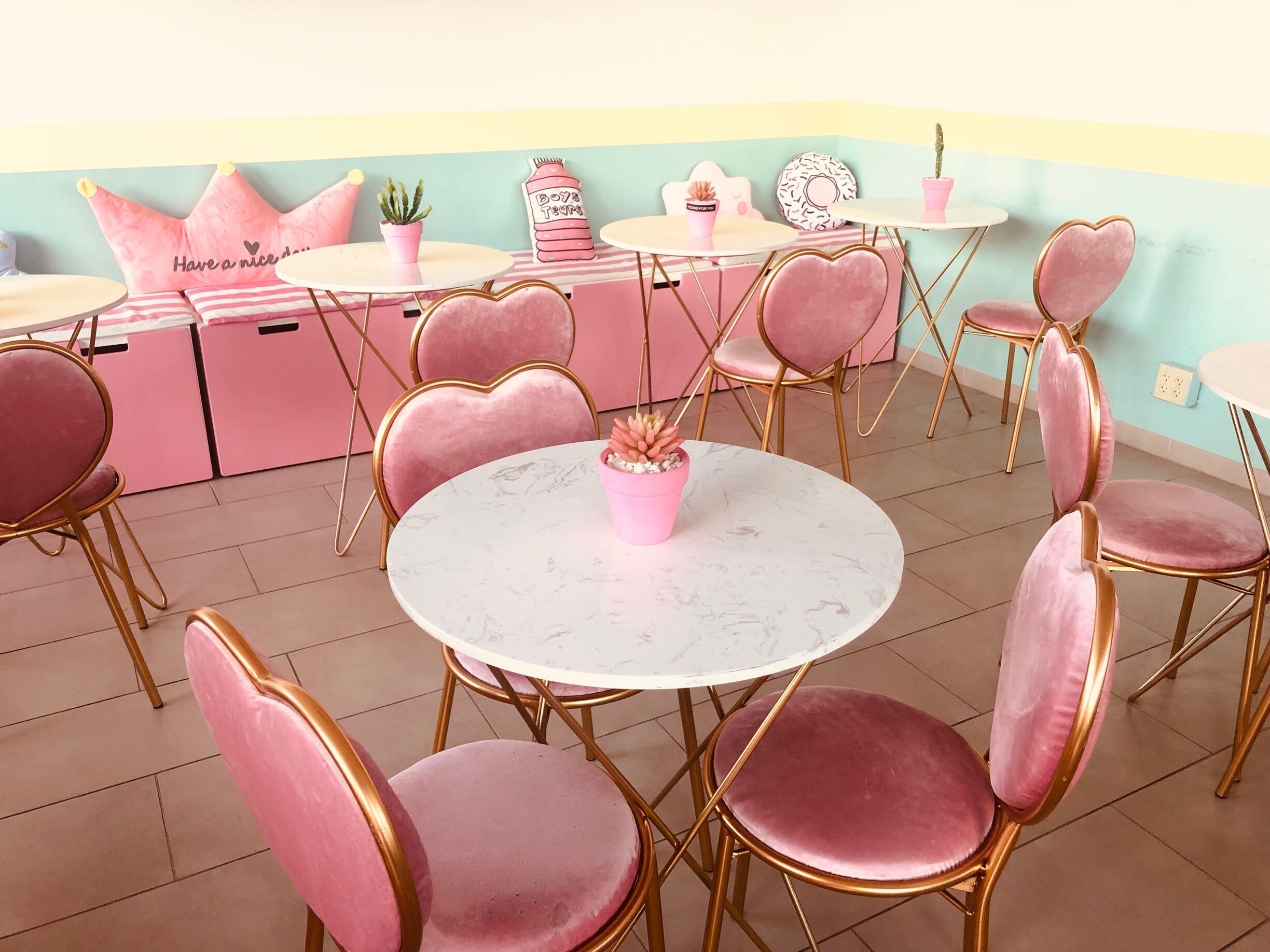 #GoodEats
Cutest cafe in My area. Ginger milk tea was tasty!