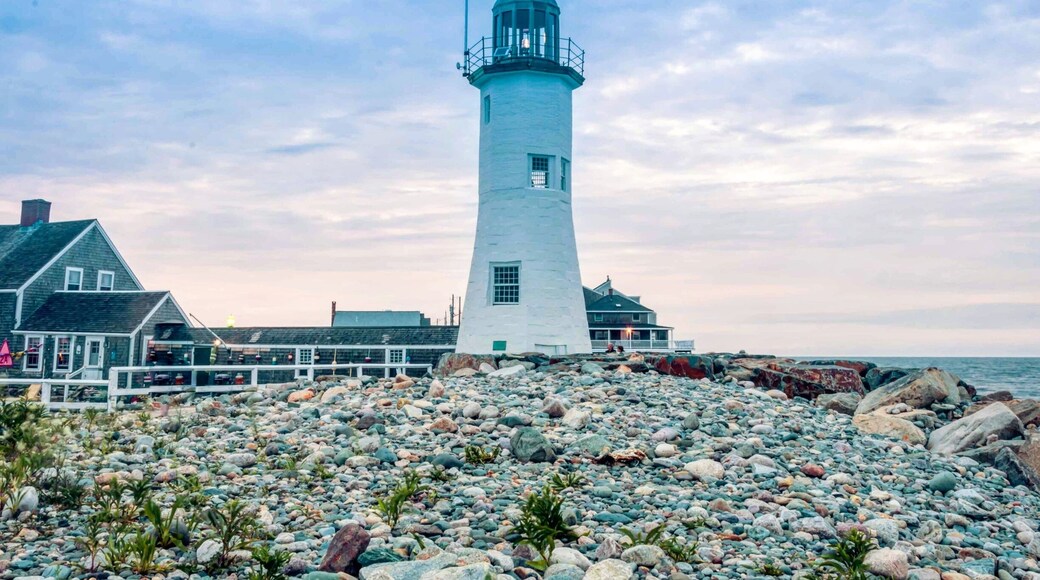 Scituate, a small New England suburb close to #Boston is quite the spot to observe local Sunday life. Weekend homes dot the road to the lighthouse, children play games on the beach and seniors, dog walkers and couples head to the rocky boardwalk for evening strolls. We intended to capture the sunset that particular evening, but the clouds decided to cloak the sky. Nonetheless, we managed to find some thoughtful quotes on stones next to the lighthouse.