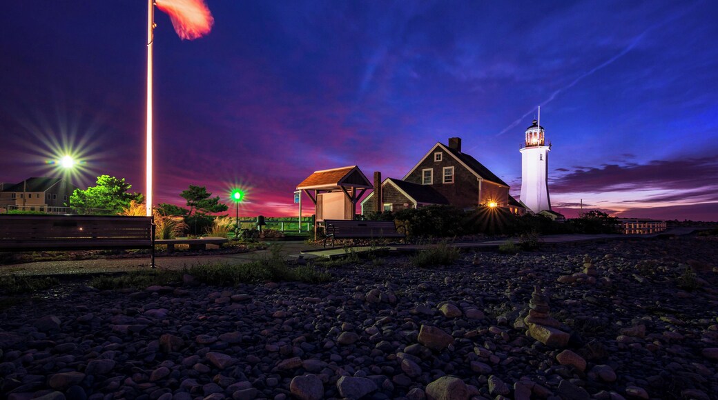One of the oldest (and most complete) lighthouses in the entire country, Scituate Lighthouse (or Scituate Light, as it’s locally known), is a historic treasure. Built in 1811 by the federal government, the lighthouse has been a beacon for ships for over 200 years. The lighthouse complex includes the Keeper’s Cottage and Light Tower.
Accessibility: The grounds around the lighthouse are open all year. The tower is open only during occasional open houses.
#lighthouse #sunrise #newengland