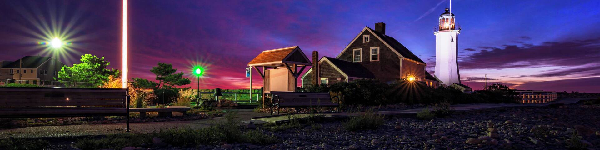 One of the oldest (and most complete) lighthouses in the entire country, Scituate Lighthouse (or Scituate Light, as it’s locally known), is a historic treasure. Built in 1811 by the federal government, the lighthouse has been a beacon for ships for over 200 years. The lighthouse complex includes the Keeper’s Cottage and Light Tower.
Accessibility: The grounds around the lighthouse are open all year. The tower is open only during occasional open houses.
#lighthouse #sunrise #newengland