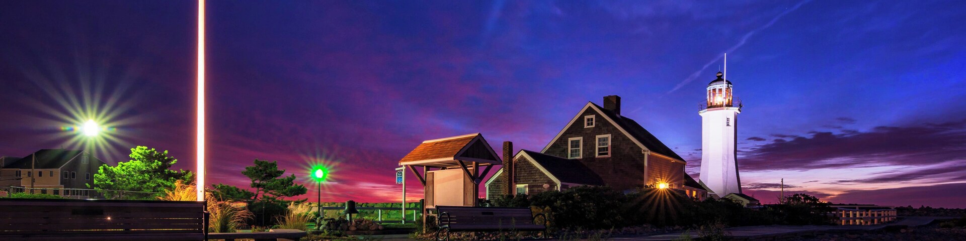 One of the oldest (and most complete) lighthouses in the entire country, Scituate Lighthouse (or Scituate Light, as itâs locally known), is a historic treasure. Built in 1811 by the federal government, the lighthouse has been a beacon for ships for over 200 years. The lighthouse complex includes the Keeperâs Cottage and Light Tower.
Accessibility: The grounds around the lighthouse are open all year. The tower is open only during occasional open houses.
#lighthouse #sunrise #newengland