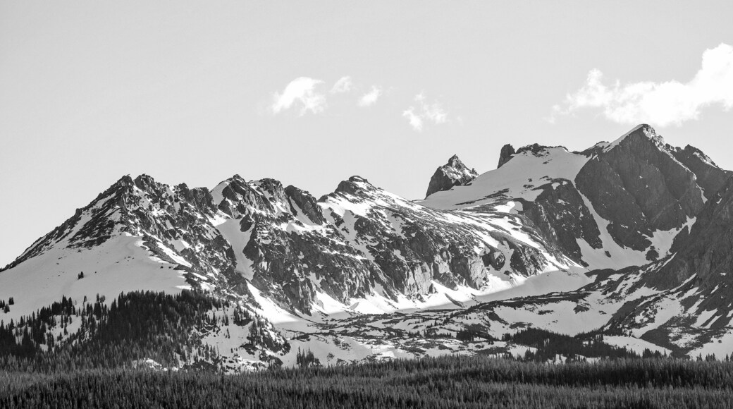 Beautiful views as seen from Highway 9 in Summit County, CO on May 16th, 2018
www.tonybendelephotography.com
#Outdoors #Nature #Landscape #Mountains #Colorado #Water #Trees #BlackandWhite #Travel #Adventure