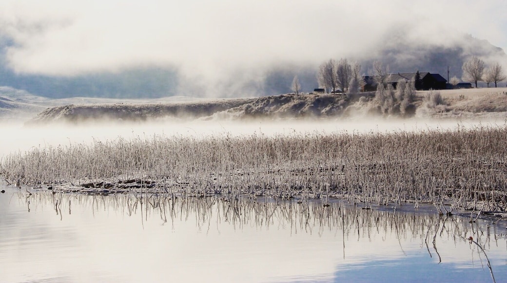 Last week I was driving to Denver from Steam Boat early in the morning. This beautiful reservoir and ranch came a cross.