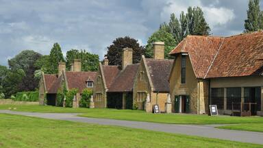 Barrington Court Wikidata has entry Q4863658 with data related to this item.
