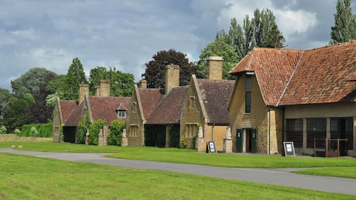 Barrington Court Wikidata has entry Q4863658 with data related to this item.