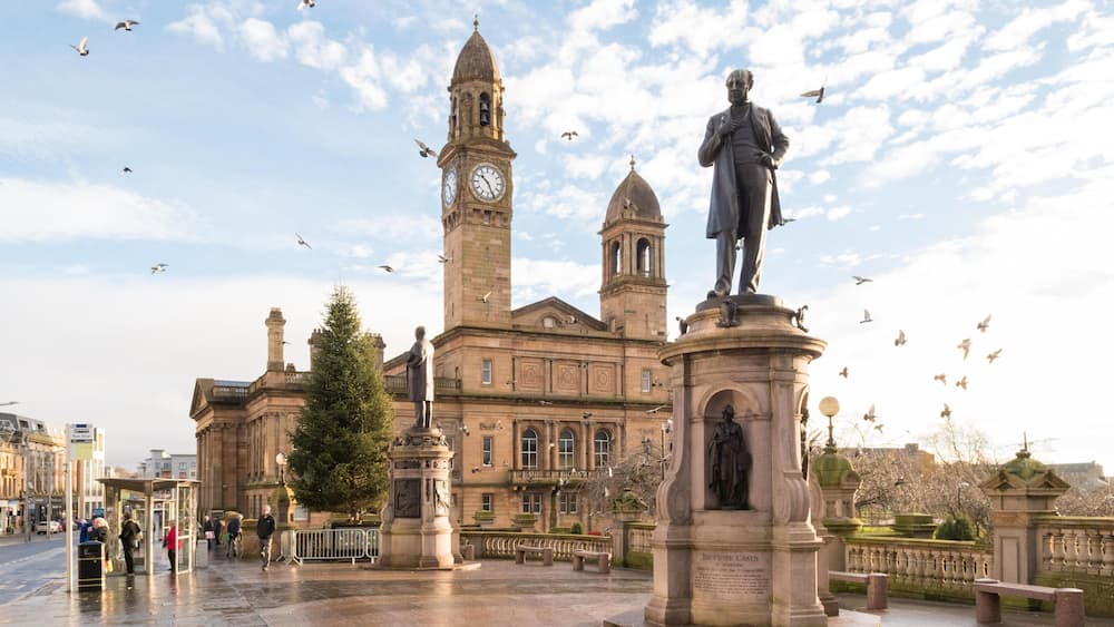 KM7XNX Paisley city centre, town hall and statue of Sir Peter Coates, Paisley, Scotland