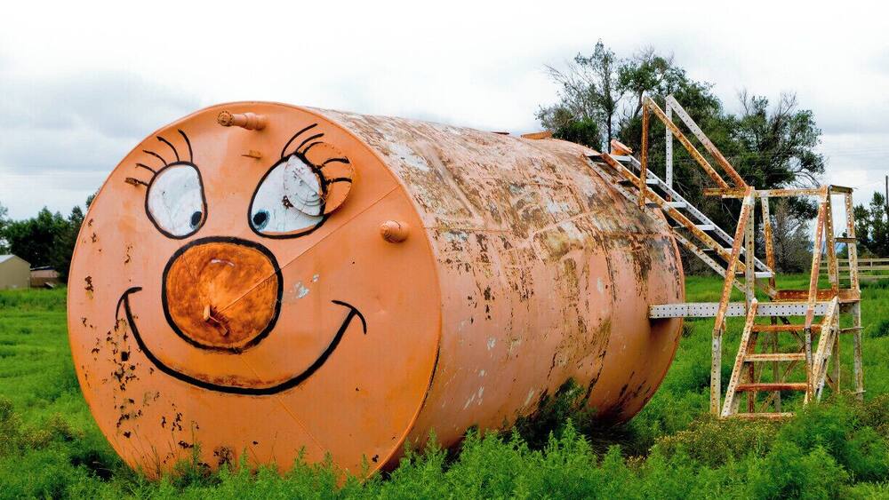 Mini Takes the States 2014 Road Rally Albuquerque to Lubbock Leg:
The best things about a #roadtrip are the unexpected and unplanned things you find !
Between Albuquerque and Roswell some farmers finally had enough of that ugly rusted water tank. Well done sir... well done.
#MTTS #minitakesthestates