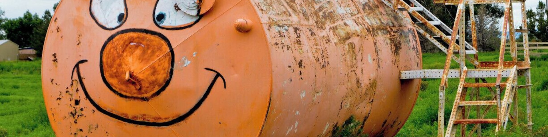 Mini Takes the States 2014 Road Rally Albuquerque to Lubbock Leg:
The best things about a #roadtrip are the unexpected and unplanned things you find !
Between Albuquerque and Roswell some farmers finally had enough of that ugly rusted water tank. Well done sir... well done.
#MTTS #minitakesthestates