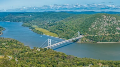 Panoramic view from Bear Mountain