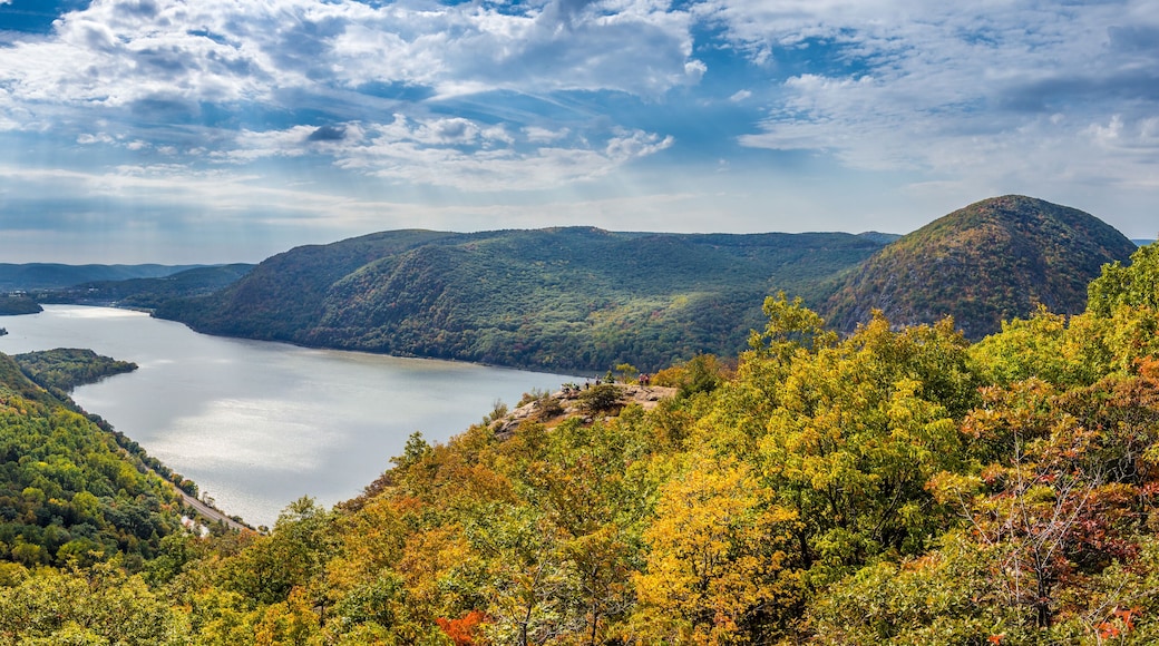 Panoramic view from Breakneck Ridge