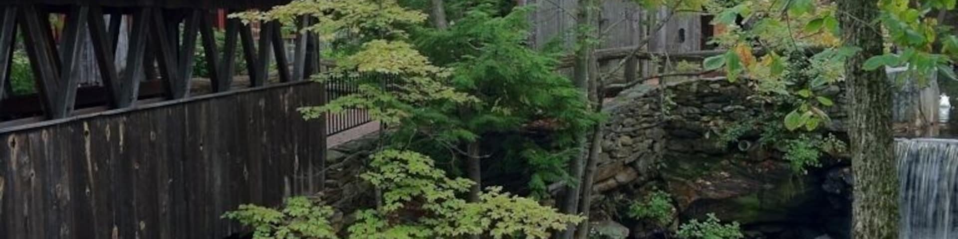 Great restaurant, gorgeous in the fall and winter. Built right onto a pond