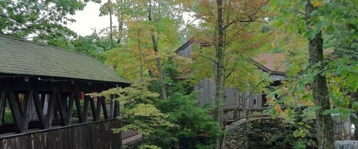 Great restaurant, gorgeous in the fall and winter. Built right onto a pond