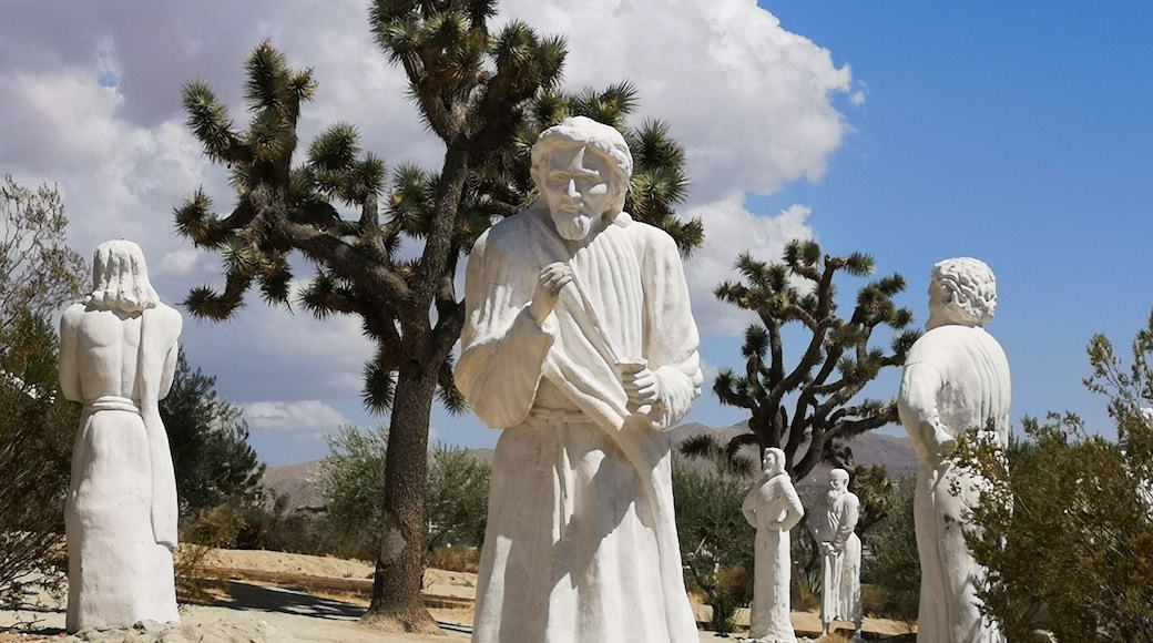 Most surprised to find giant statues in the middle of Yucca Valley
#Adventure
