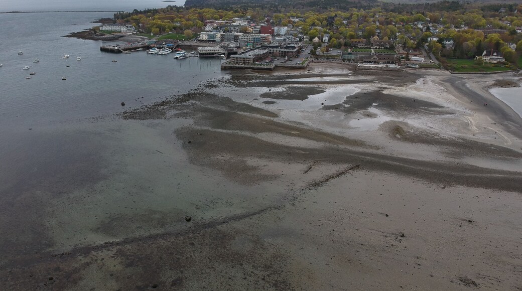 A low tide #Adventure over the Bar Harbor Sand Bridge
The Bar Harbor Land Bridge appears only at low tide, giving adventurers just a few hours to explore Acadia National Park's Bar Island Trail. We were careful to keep track of our timing and watch the tides, so as not to inadvertently spend a night stranded on the other side of the harbor.