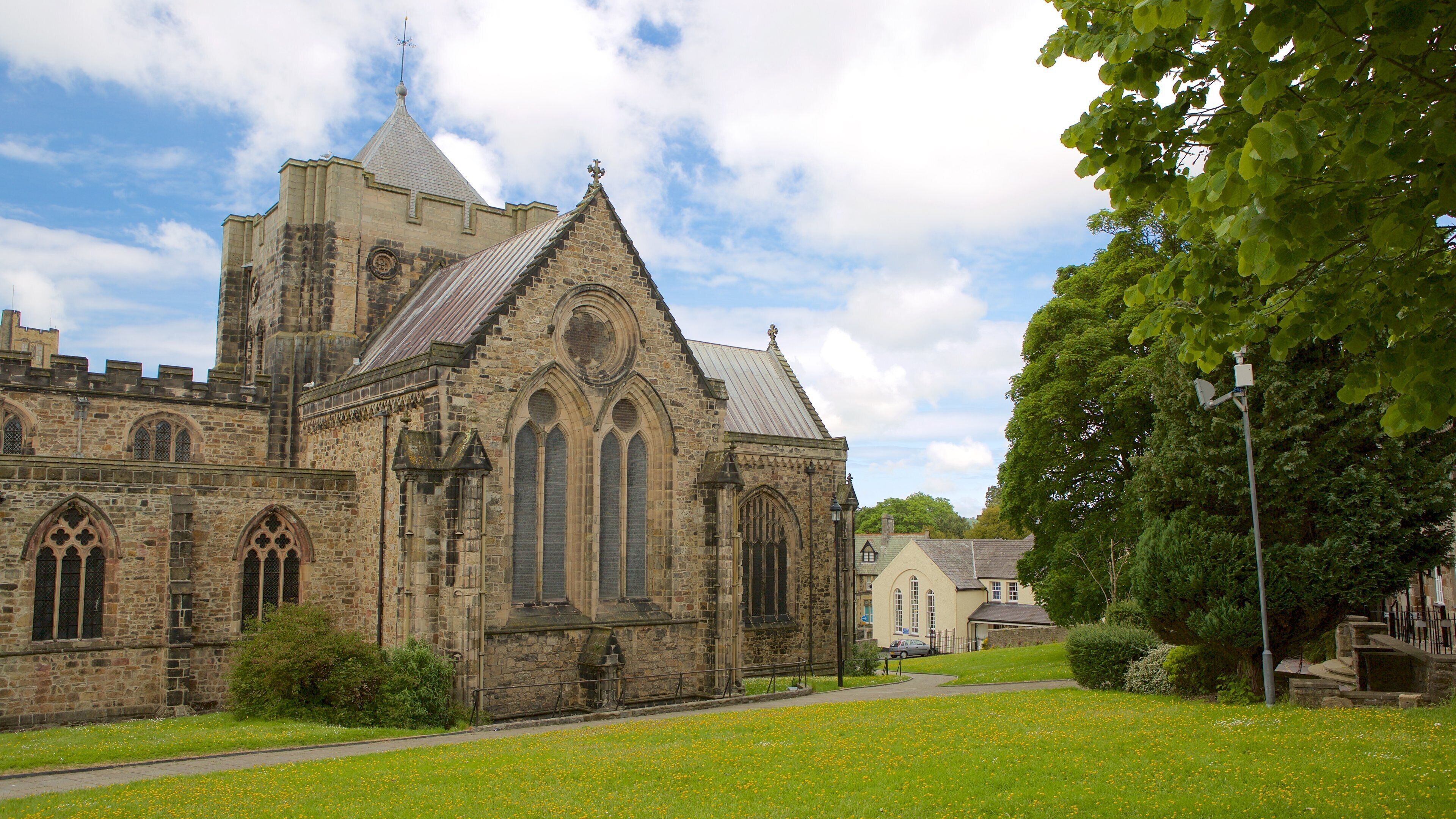 Bangor showing heritage elements and a church or cathedral