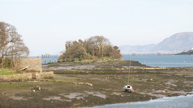 Ynys y Big This is most easterly of a group of small islands east of Pont y Borth