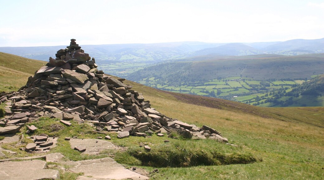 Col Cairn Col Cairn between Pen Trumau and Mynydd Llysiau