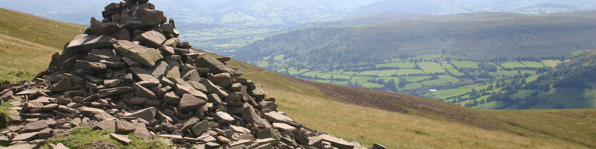 Col Cairn Col Cairn between Pen Trumau and Mynydd Llysiau