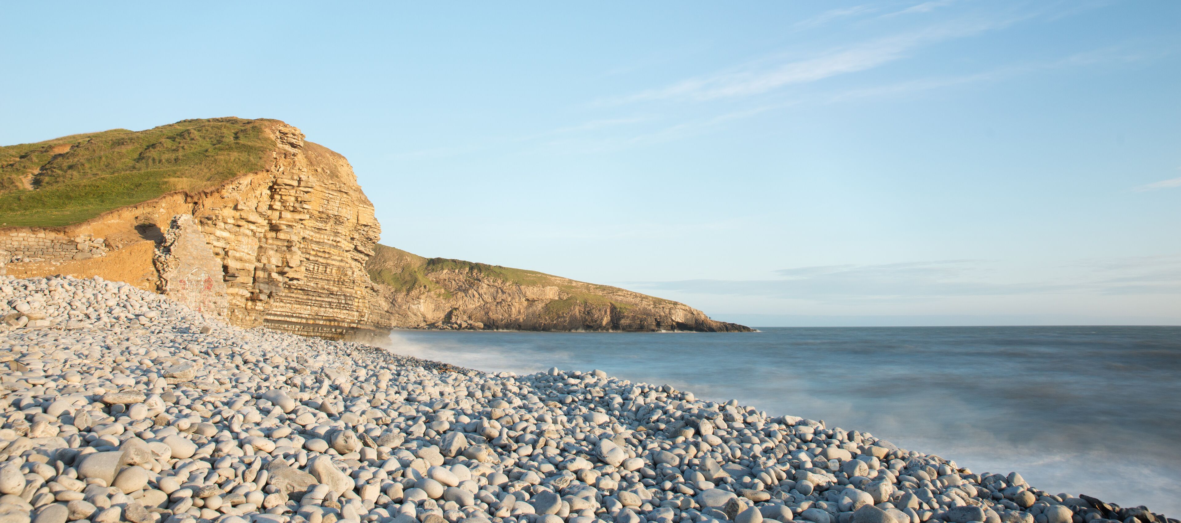 Landscape picture of a beach in Wales